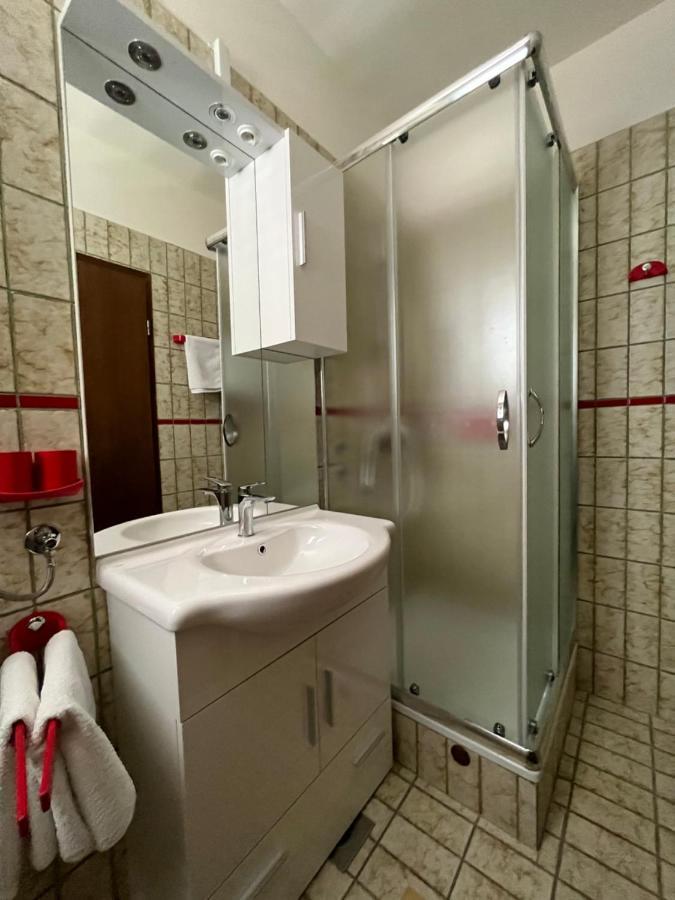 Apartments Vuksan Раб Экстерьер фото