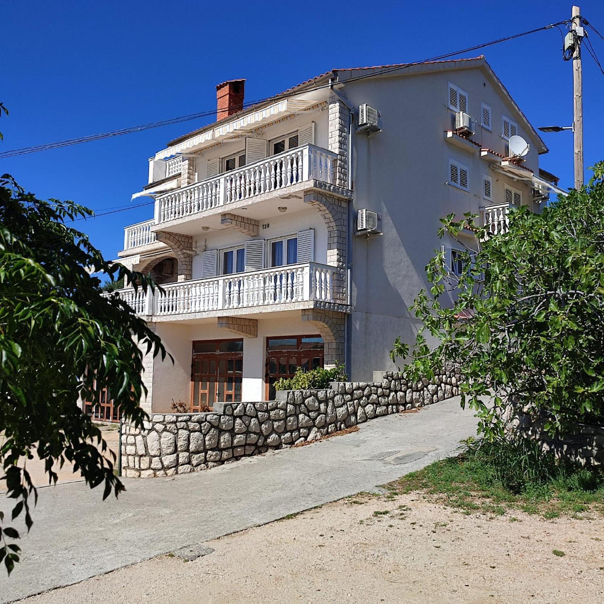 Apartments Vuksan Раб Экстерьер фото